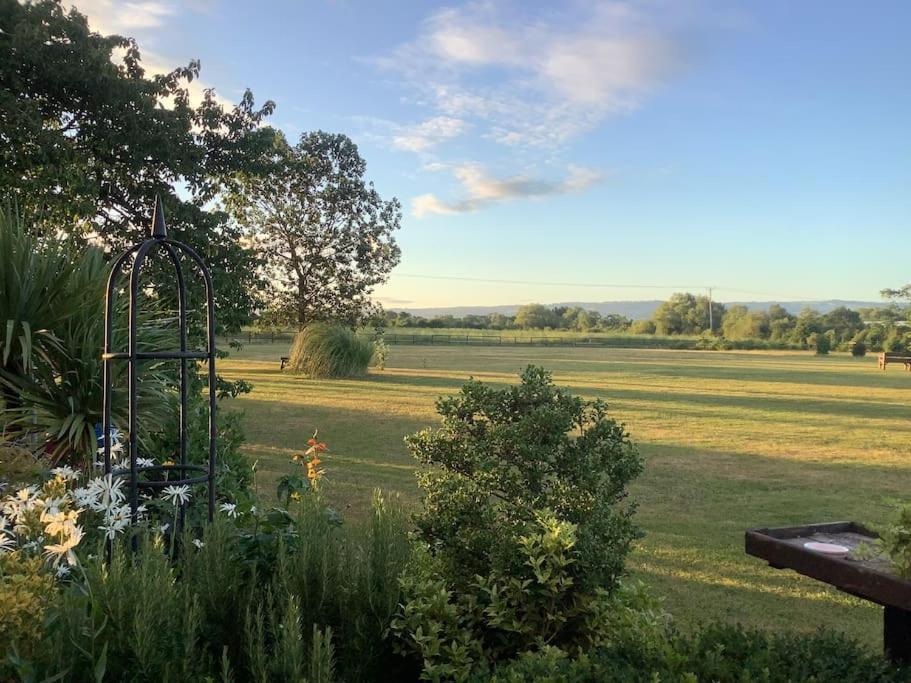 Cotswold Edge Guest Suite With Broadway Hill View Badsey Exterior foto